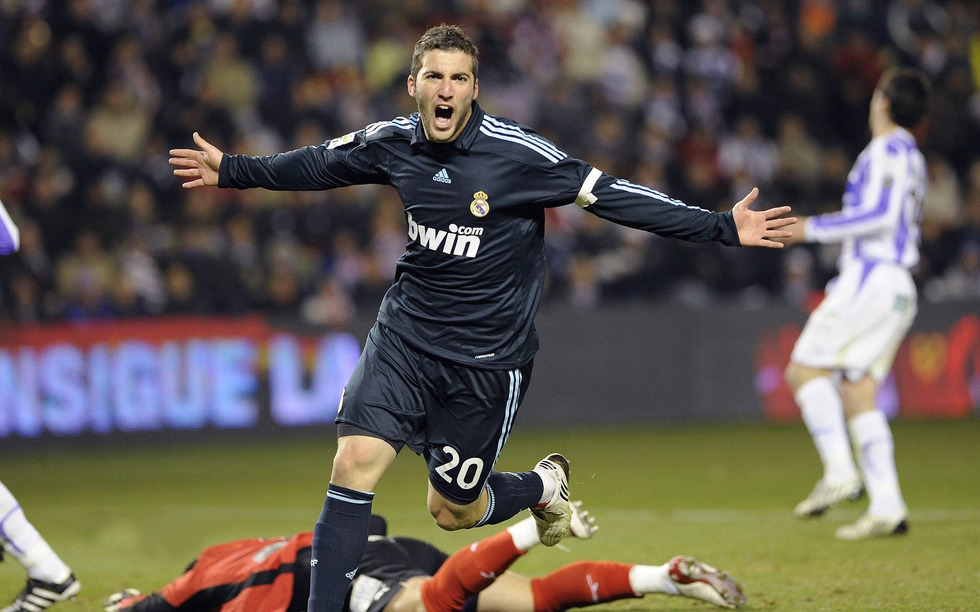 史上“爆炸反转”:谁的逆转让人难以忘怀?,爆炸是不是反冲的一种