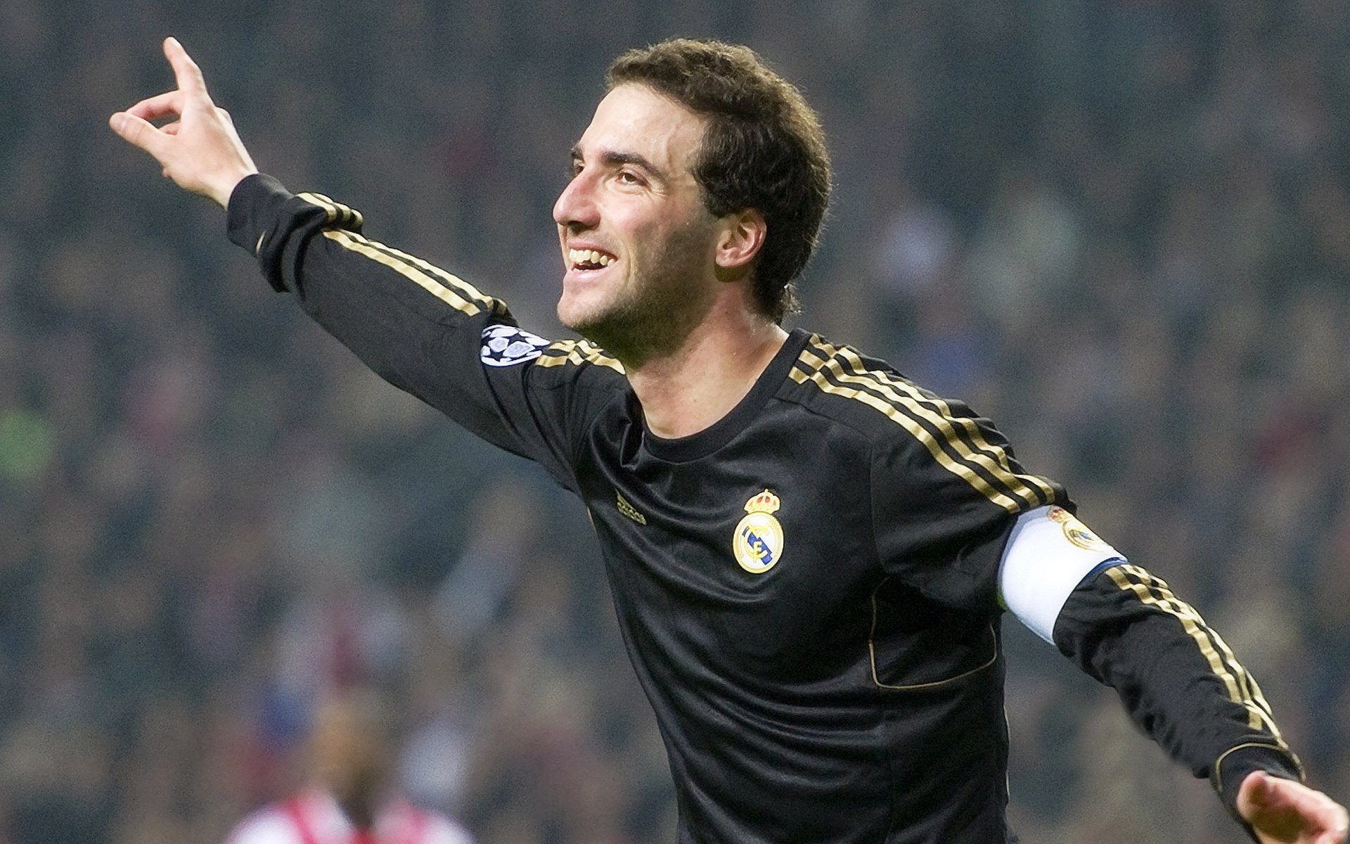 欧预赛中法国表现抢眼——受到球迷追捧,法国队欧预赛名单